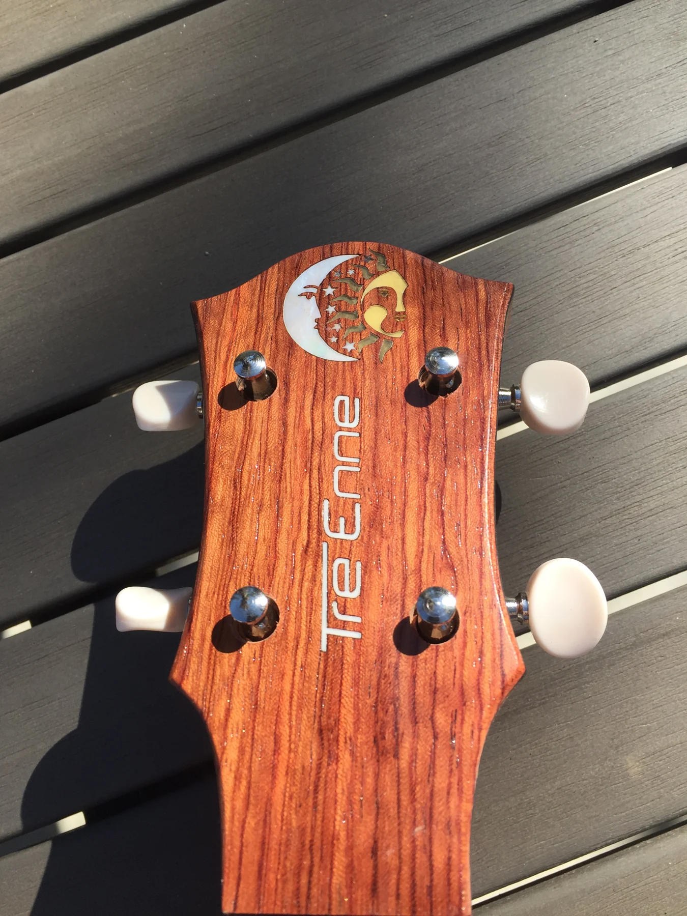 Ukulele — headstock