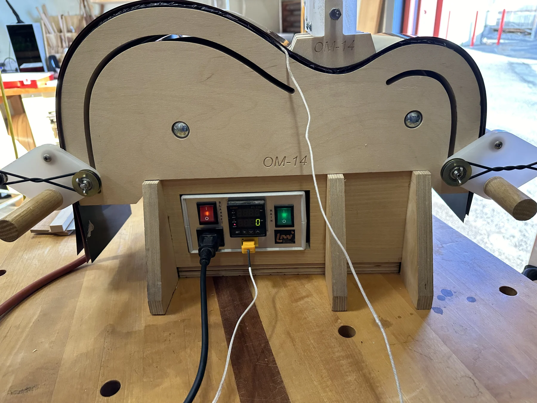 Shaping sides with a bending form